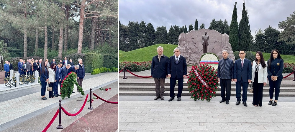 Đoàn công tác dâng hoa tại mộ Lãnh tụ dân tộc Azerbaijan Heydar Aliyev và một số nhà khoa học tiêu biểu của Azerbaijan